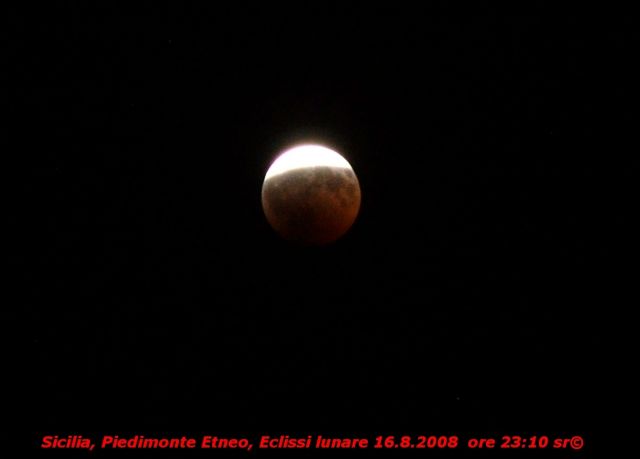 Eclissi di luna in Sicilia (di Sebastiano Rapisarda)