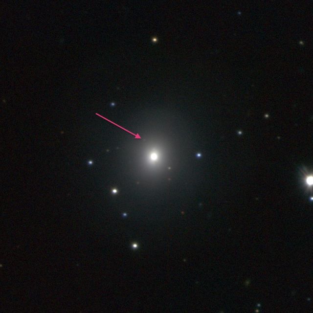 Telescopio VST Galassia ngc4993 con freccia
